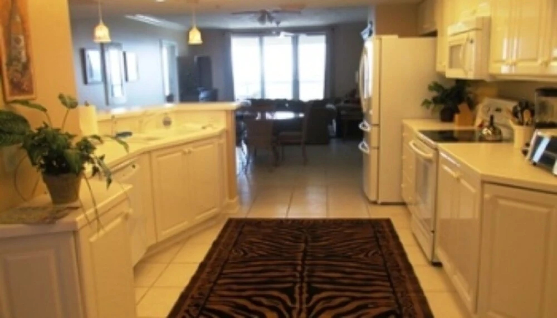 Dimucci Towers Ten 1903 - Great Views from the 19th Floor - 3 BR 3 BA