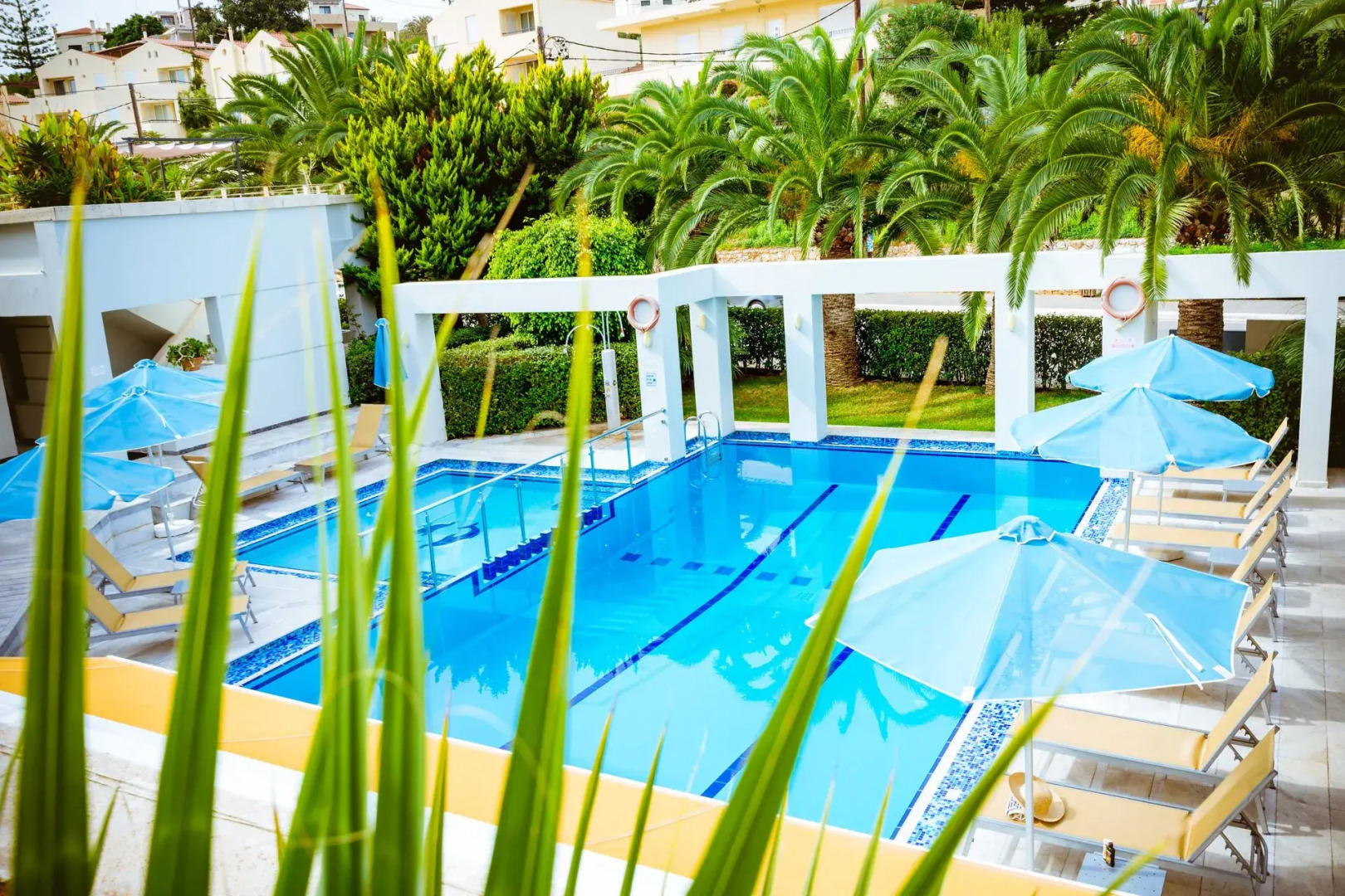 Отель Anais Holiday