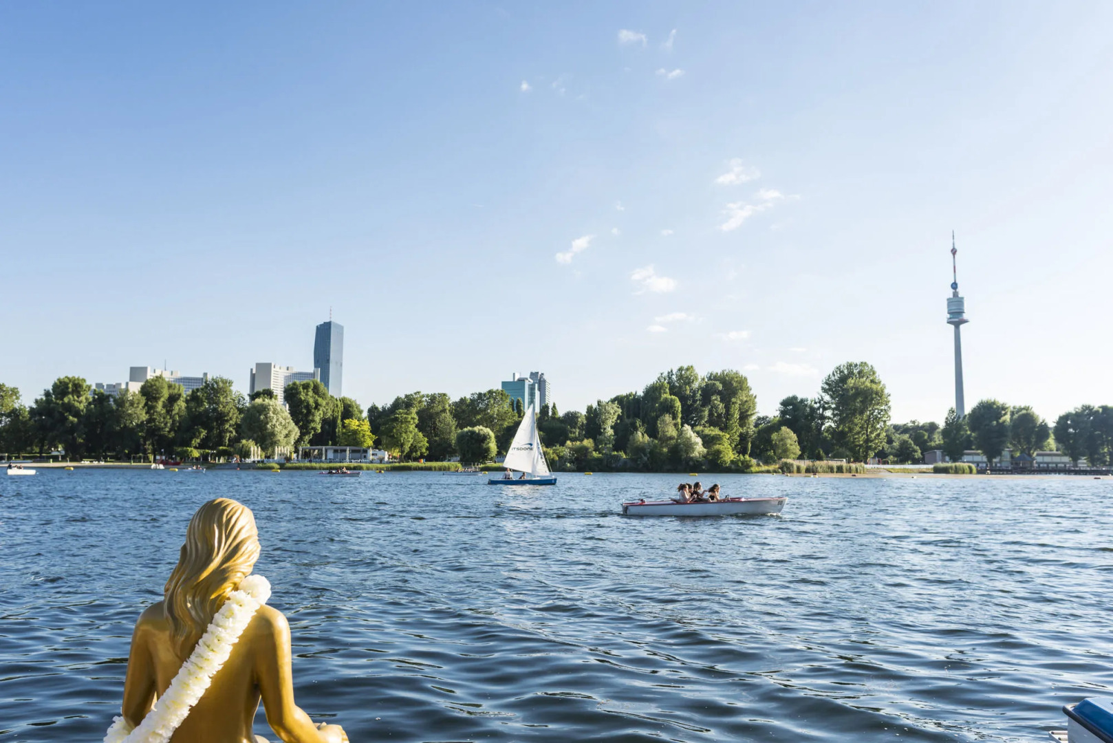AJO Vienna Beach - Contactless Check-in