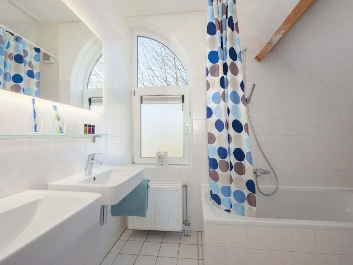 Comfortable Villa With Combi-microwave, Near the Beach