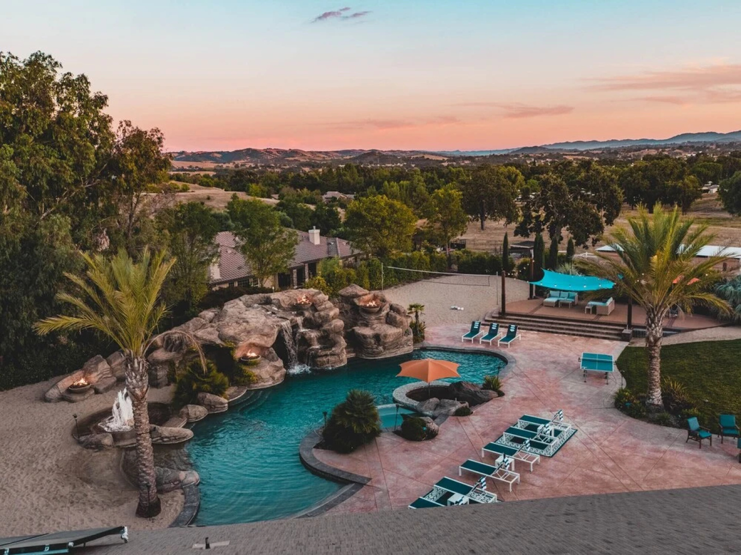 The Mermaid by AvantStay | Prvt Estate w/Swim-Up Bar, Volleyball Crt | Sleeps 14