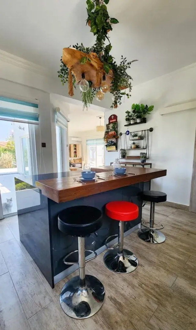 Beautiful Villa Within Easy Distance to Attraction