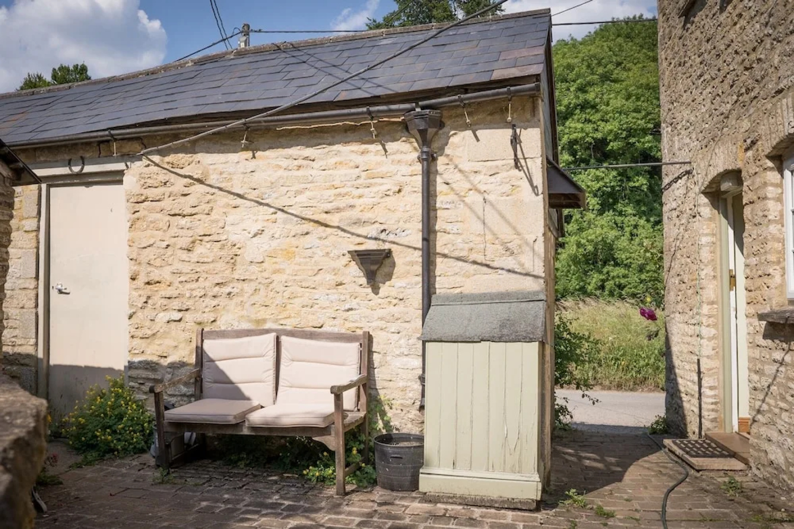 Stunning 2 Bed Cottage in Fordwells