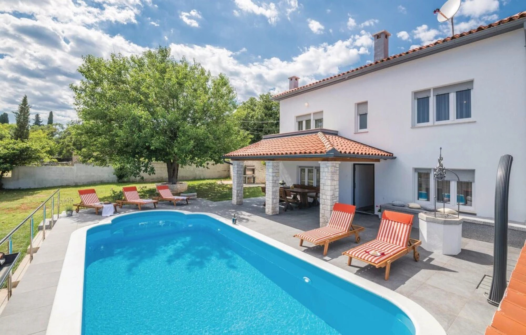 Amazing Home in Manjadvorci With Wifi and 4 Bedrooms