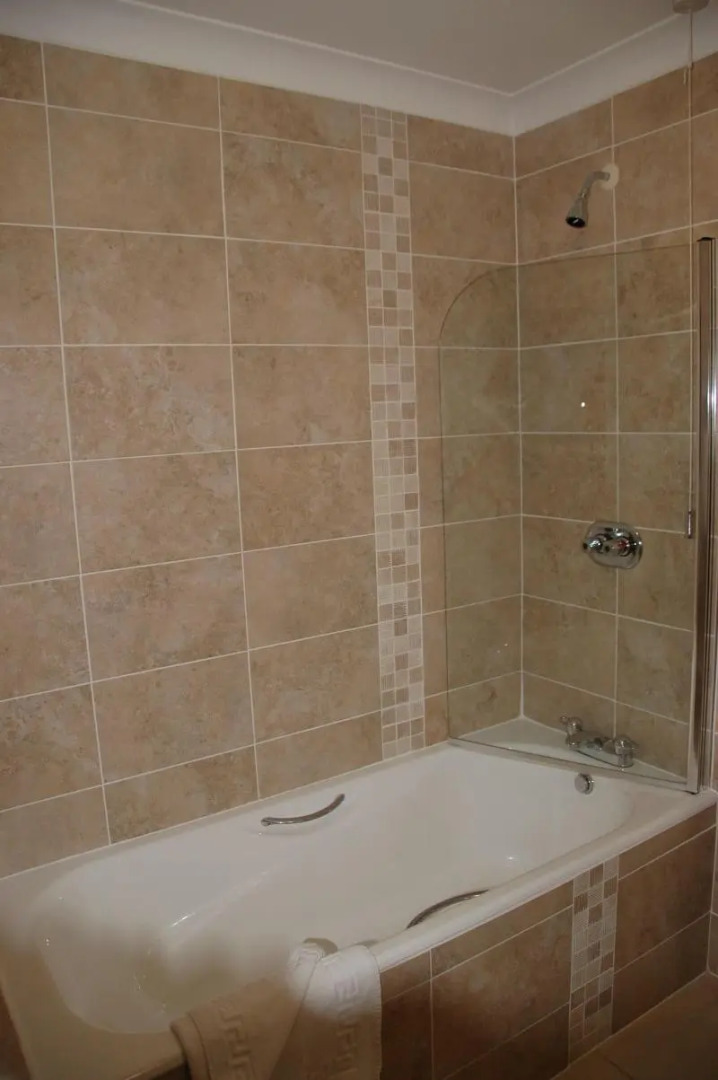 Albright Hussey Manor