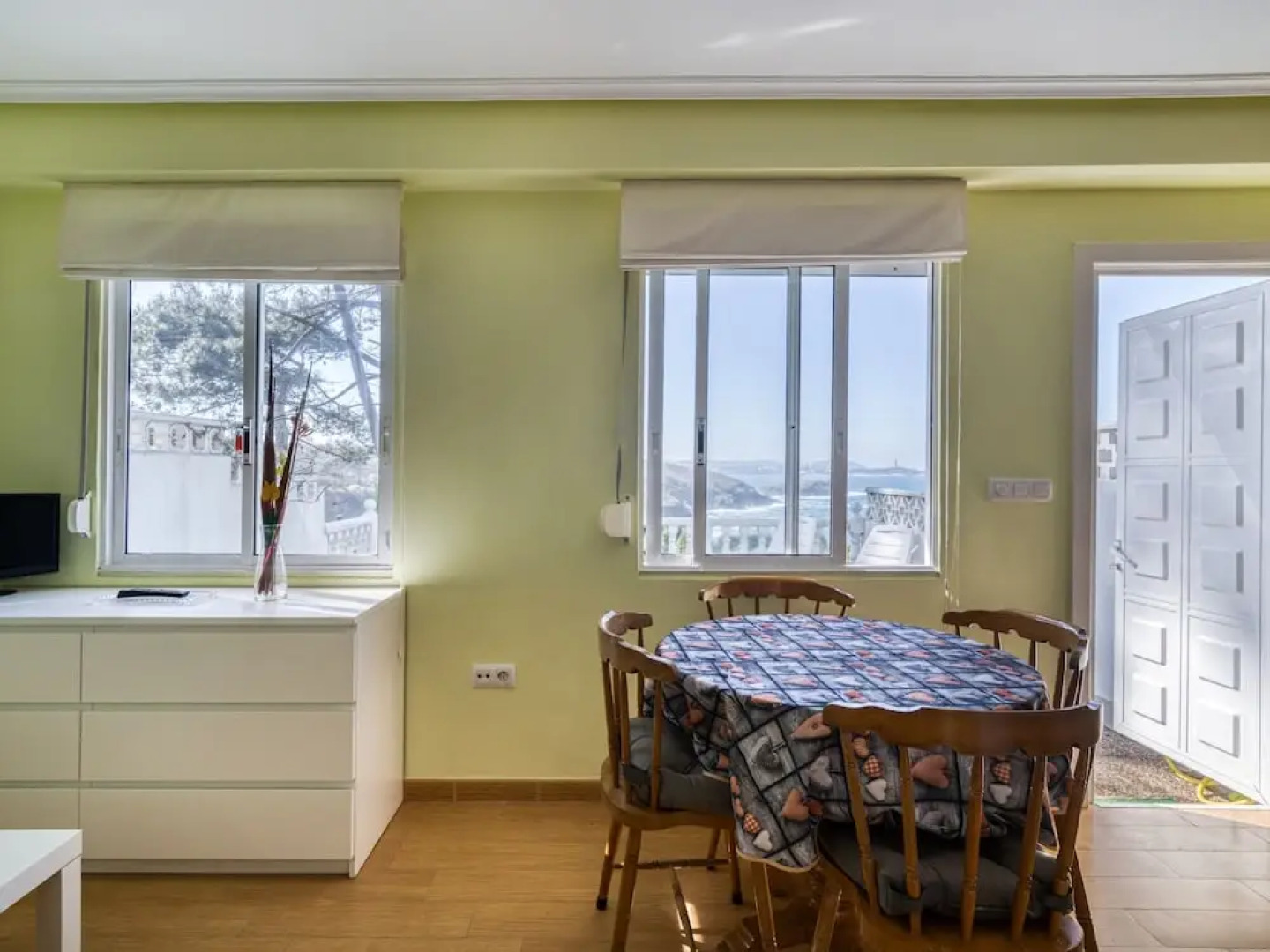 Nice Apartment With Spacious Terrace and Beautiful Views of the Atlantic Ocean