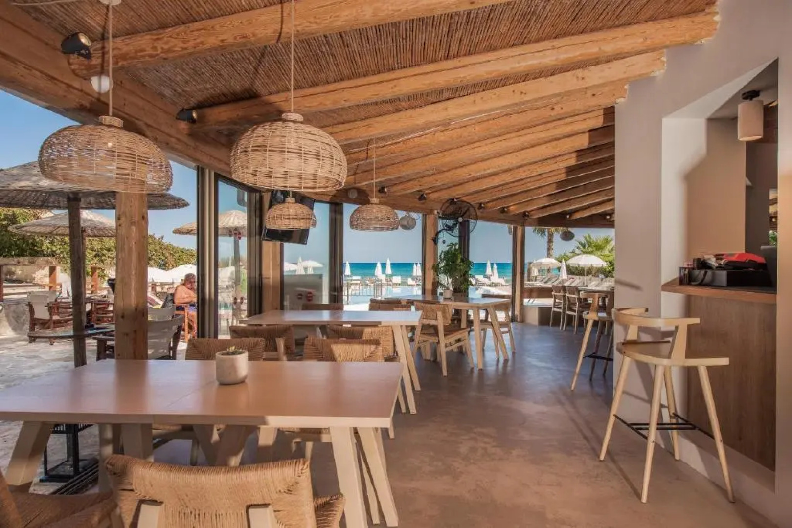 Paradise Studios & Apartments