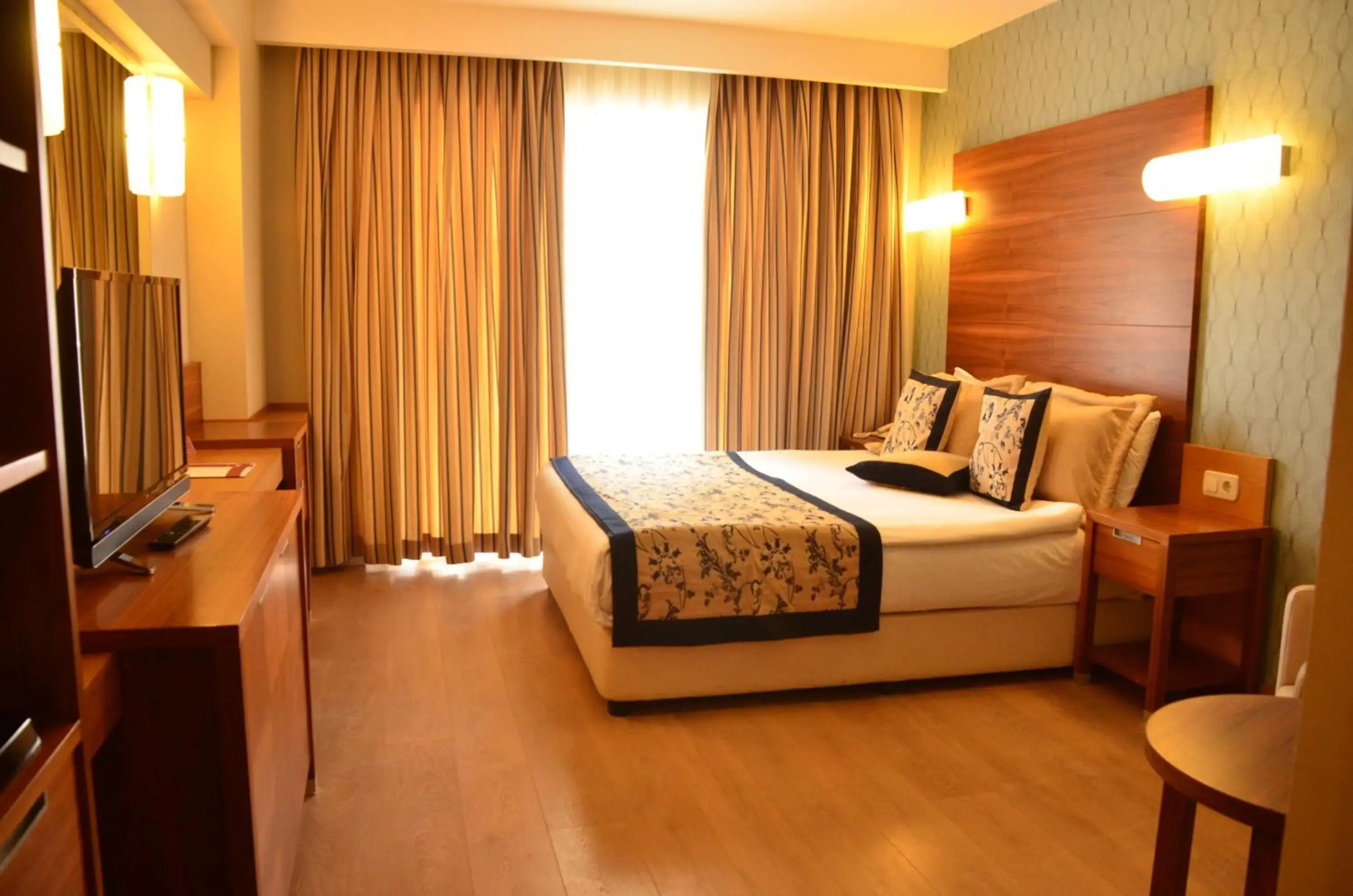 Trendy Side Beach (Adults Only, 16+)