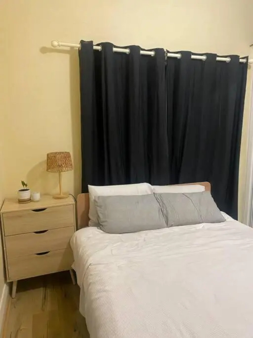 3 bedroom 2 bathroom home walking distance to town