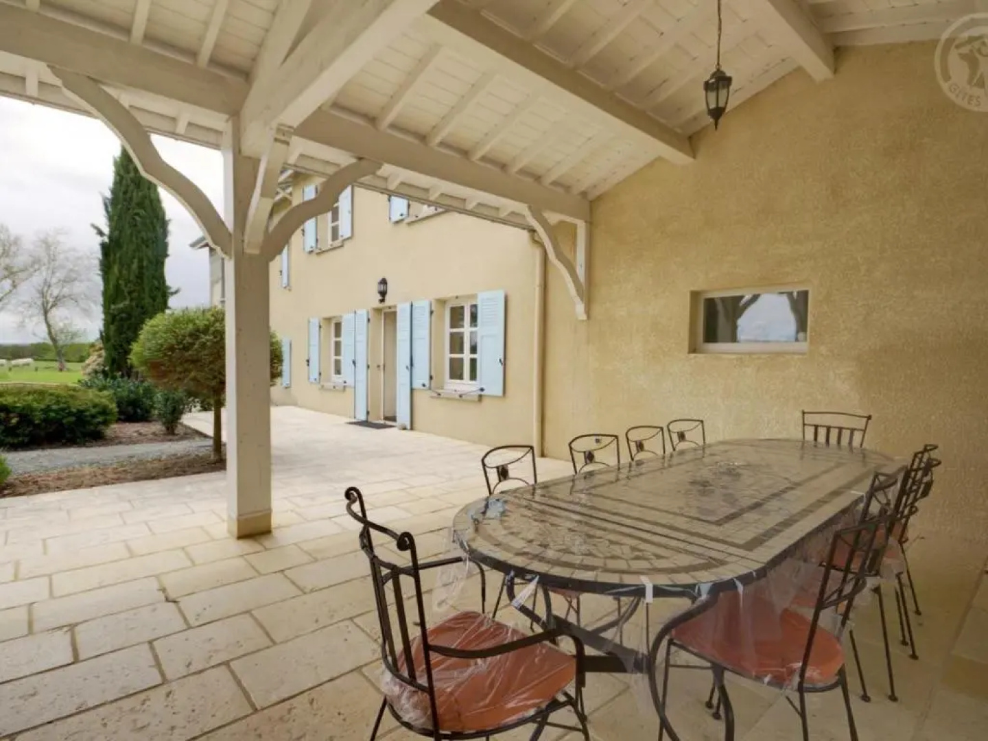 Gîte Chalain-le-Comtal, 5 pièces, 10 personnes - FR-1-496-48