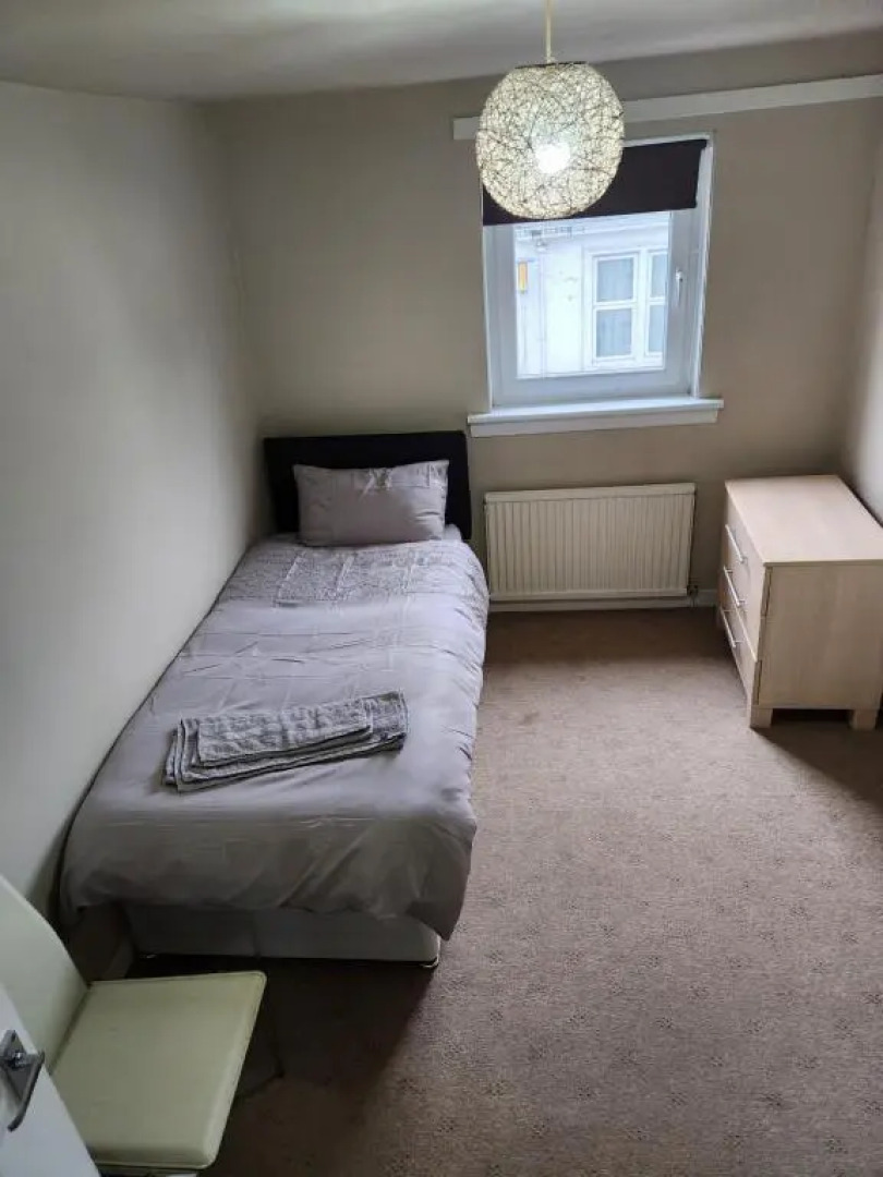 3 BEDROOM SERVICED APPARTMENT CENTRAL LOCATION SEA SIDE TOWn