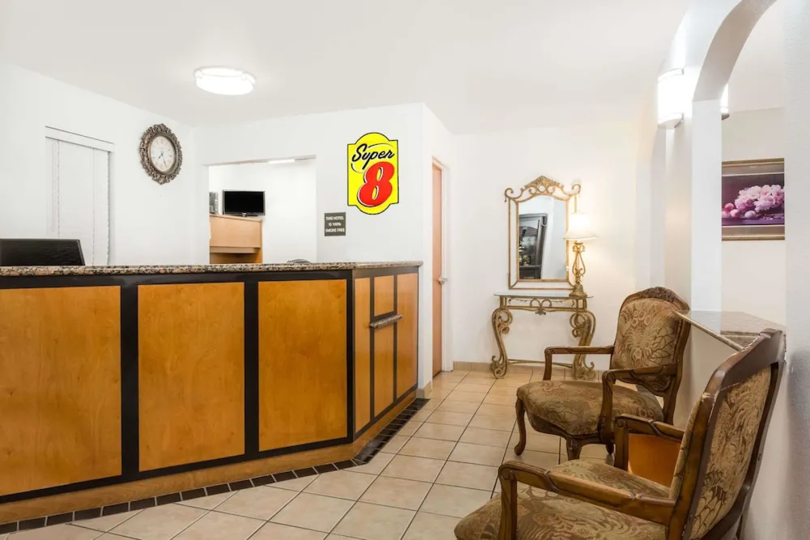 Super 8 Cloverdale