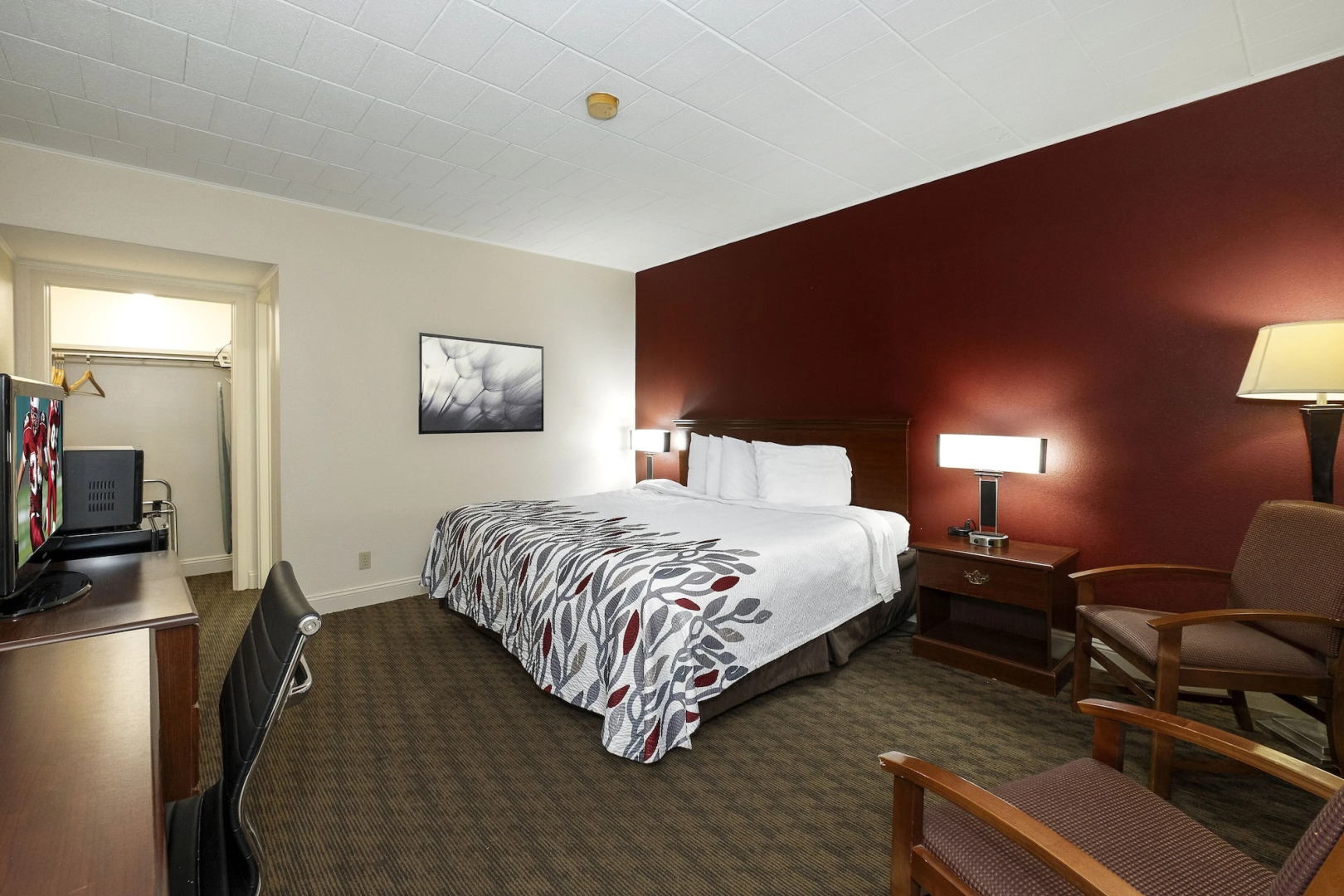 Red Roof Inn & Suites Hazleton