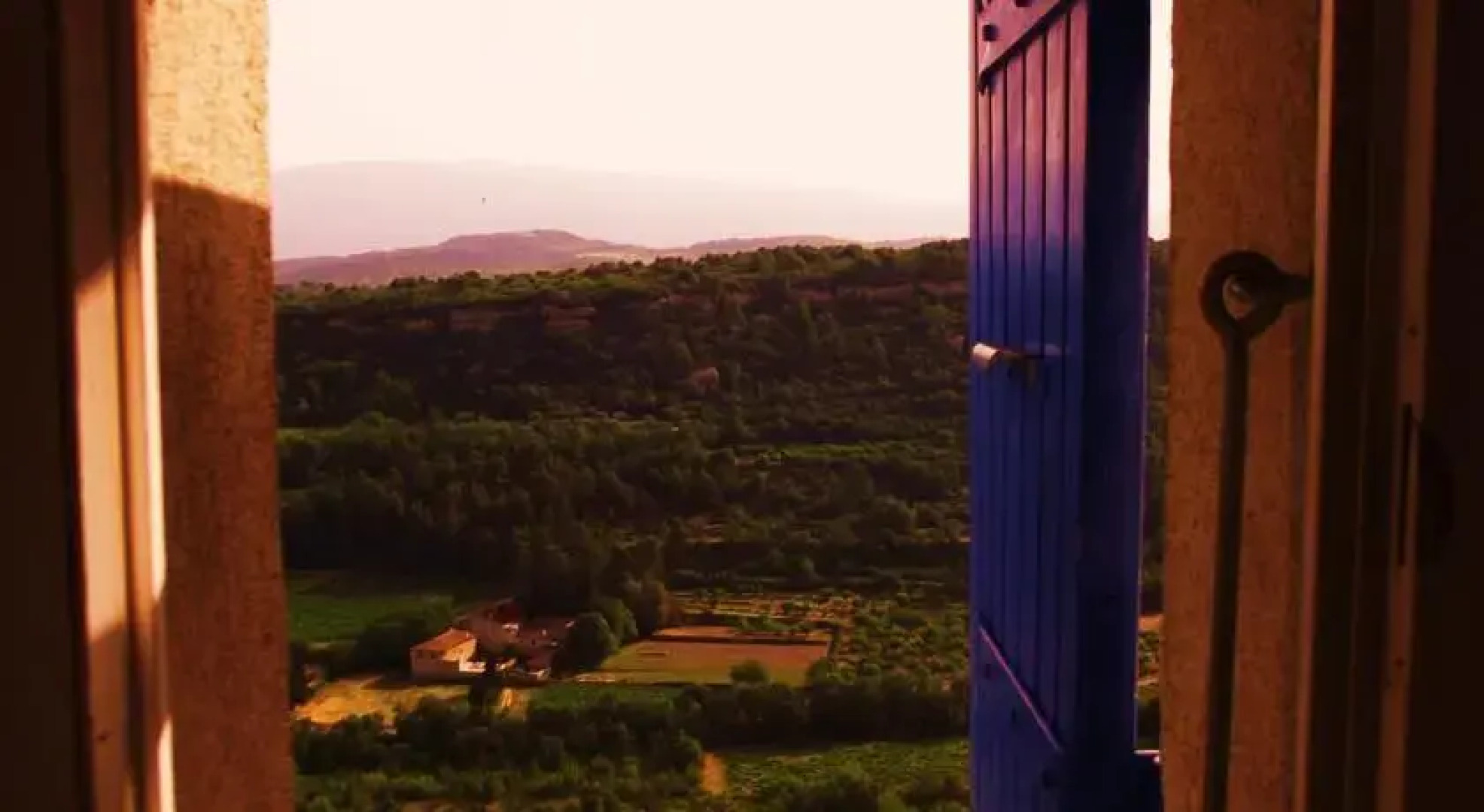 La Maison aux Volets Bleus