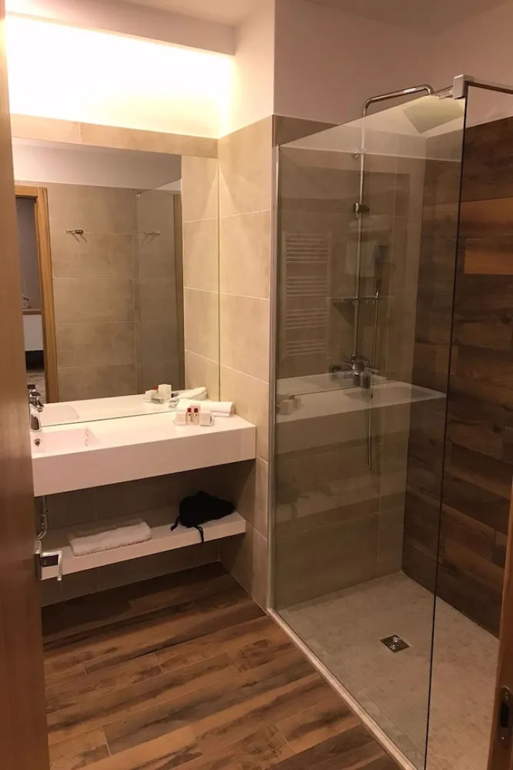 Grand View Hotel & Suites Copou