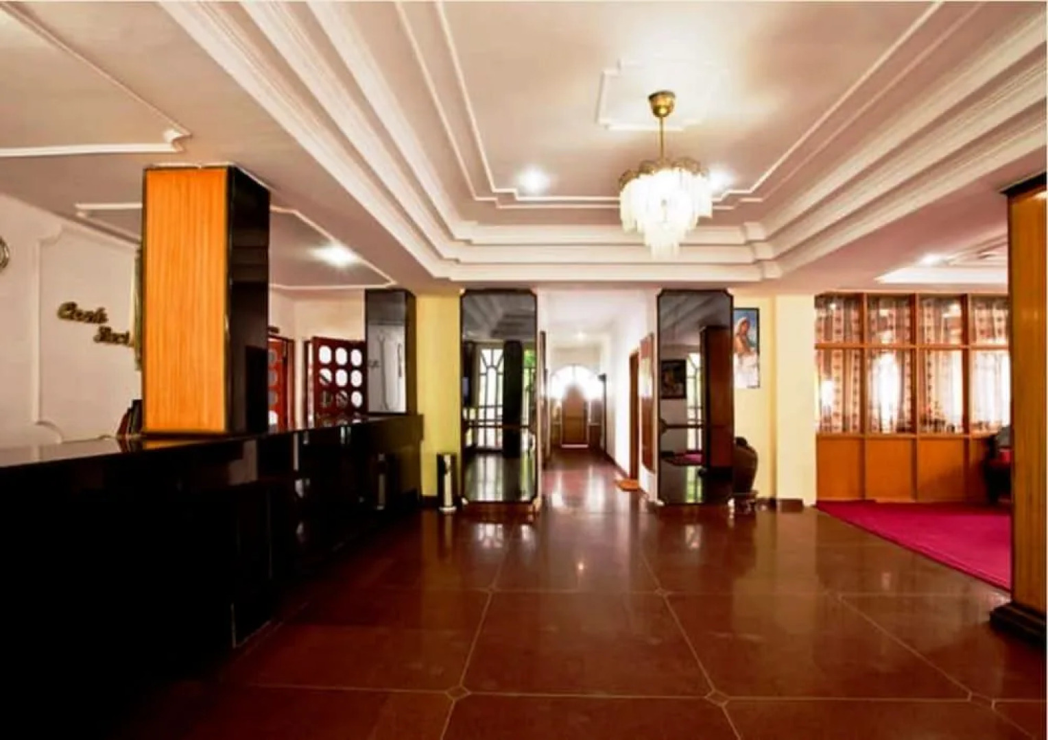 TIH The Grand Him Queen