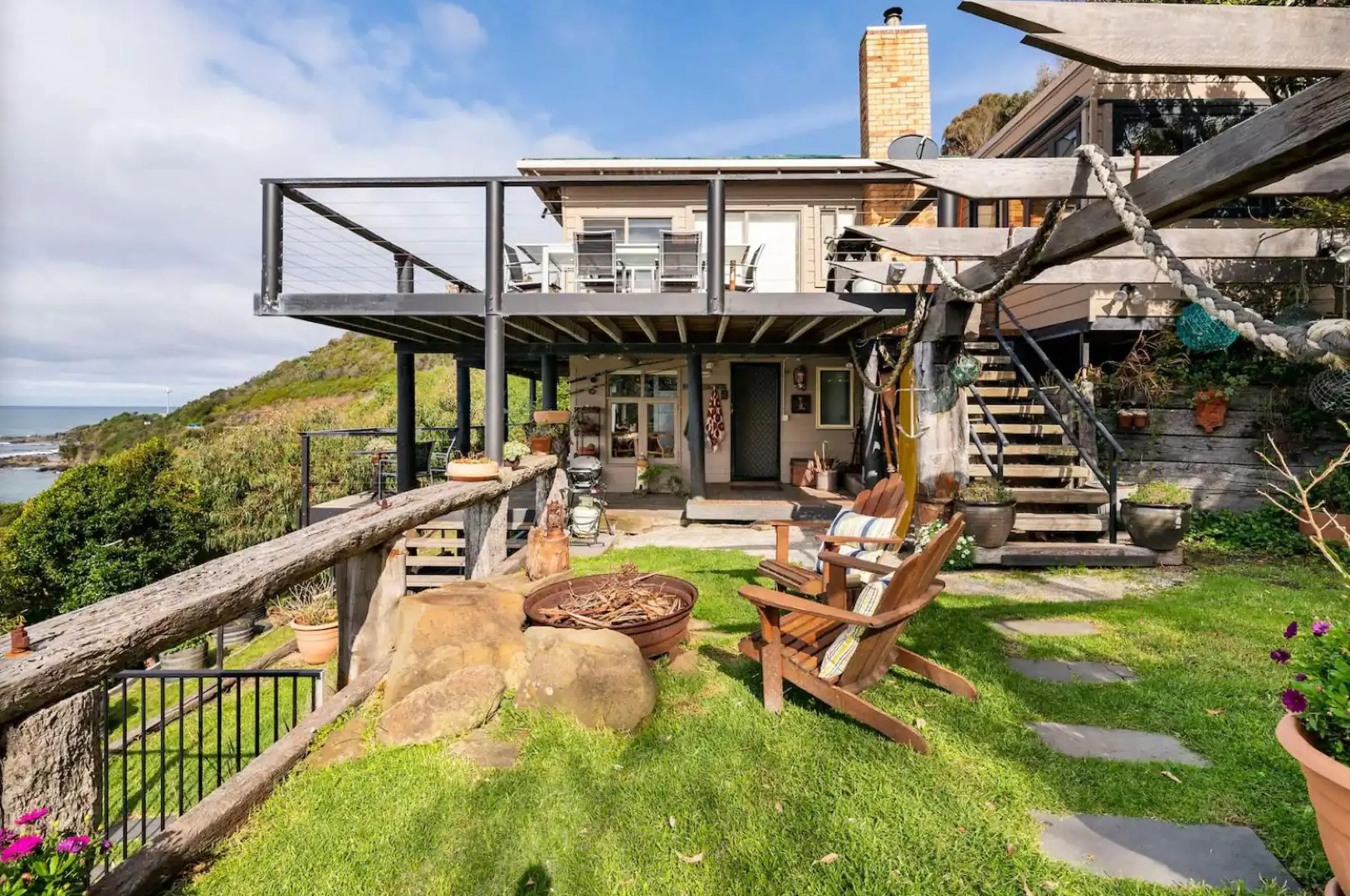 Y Vue - Beachside Apartment with Ocean Views