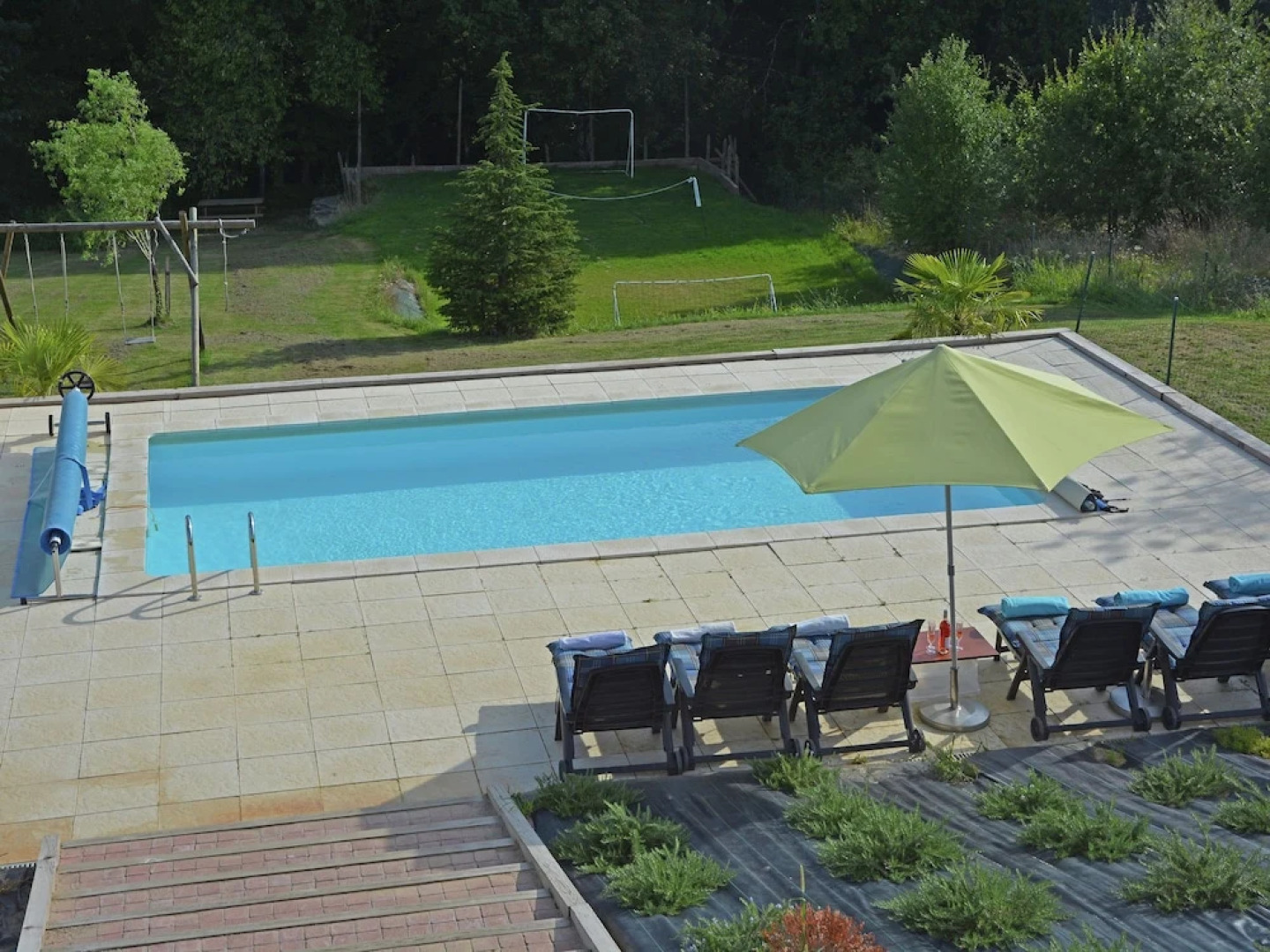 Paradise for All, With Private Pool, Trampoline, Table Tennis, Sports Field