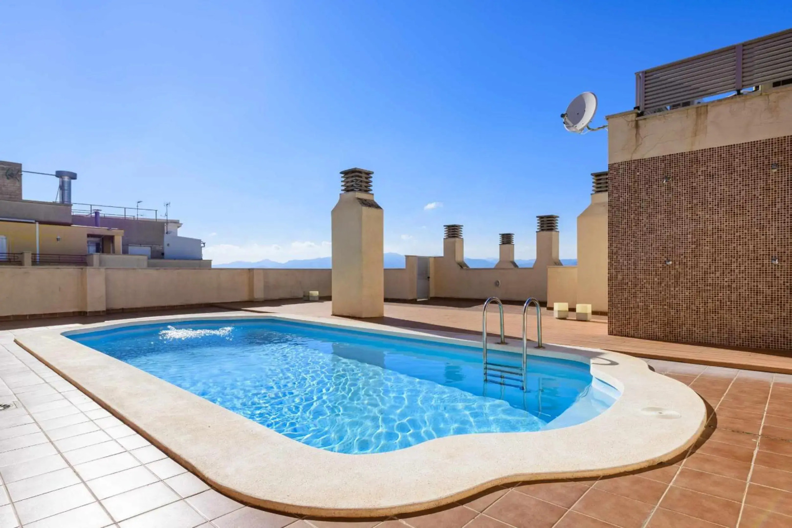 Apart Port Arenal con terraza y piscina