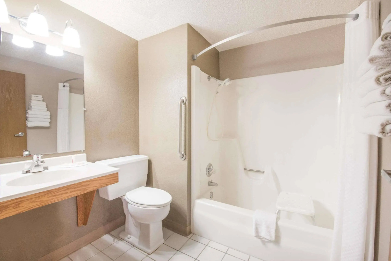 Super 8 by Wyndham Jamestown