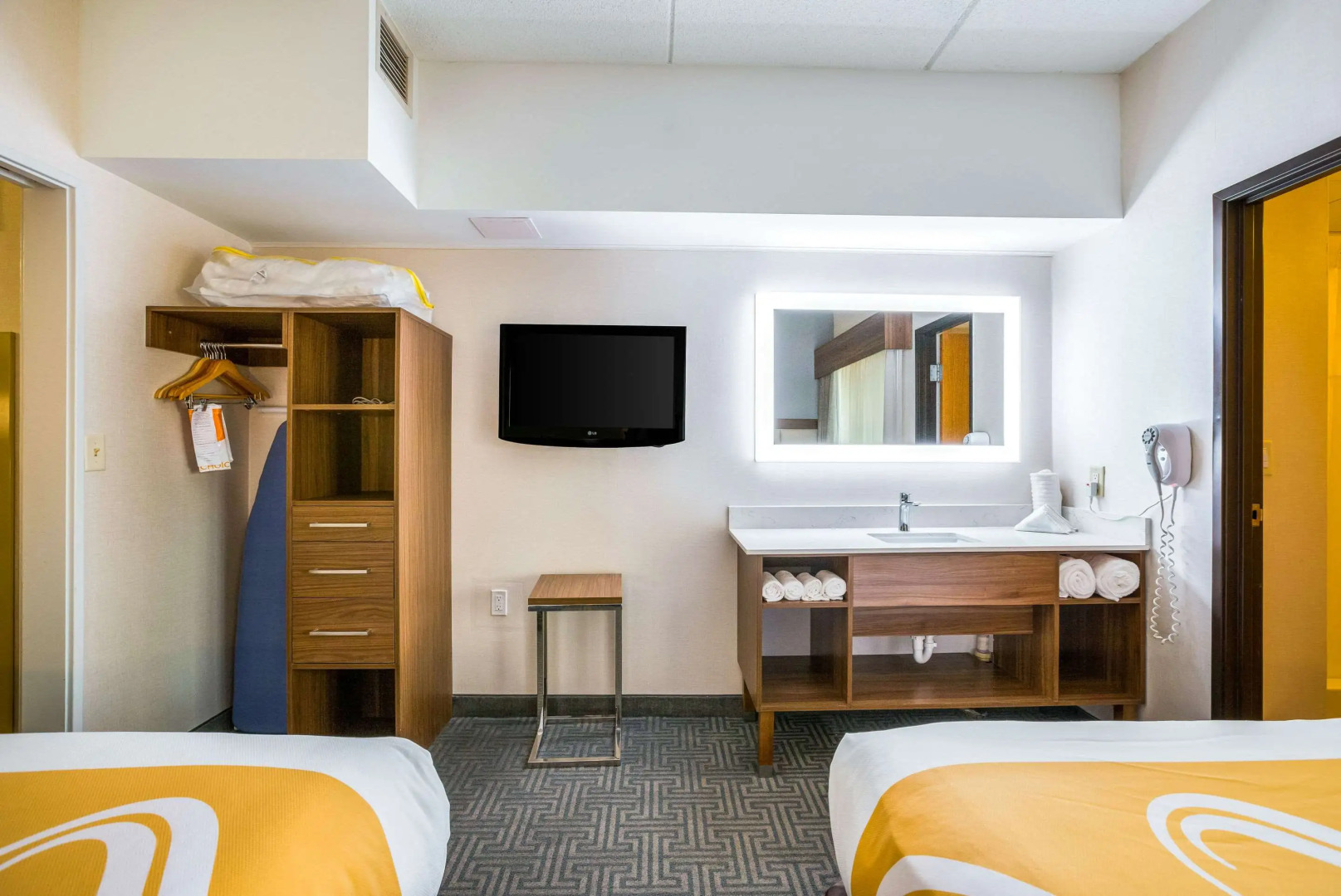 Quality Suites Lansing West