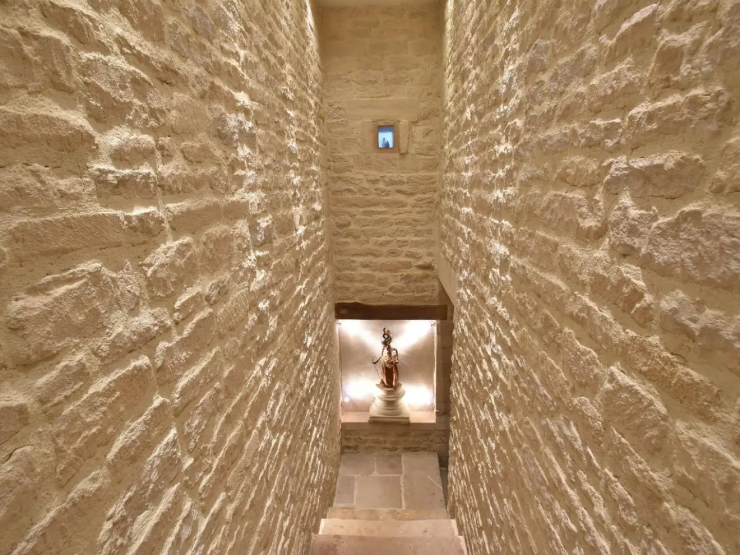 Luxurious mansion in Lantheuil with garden