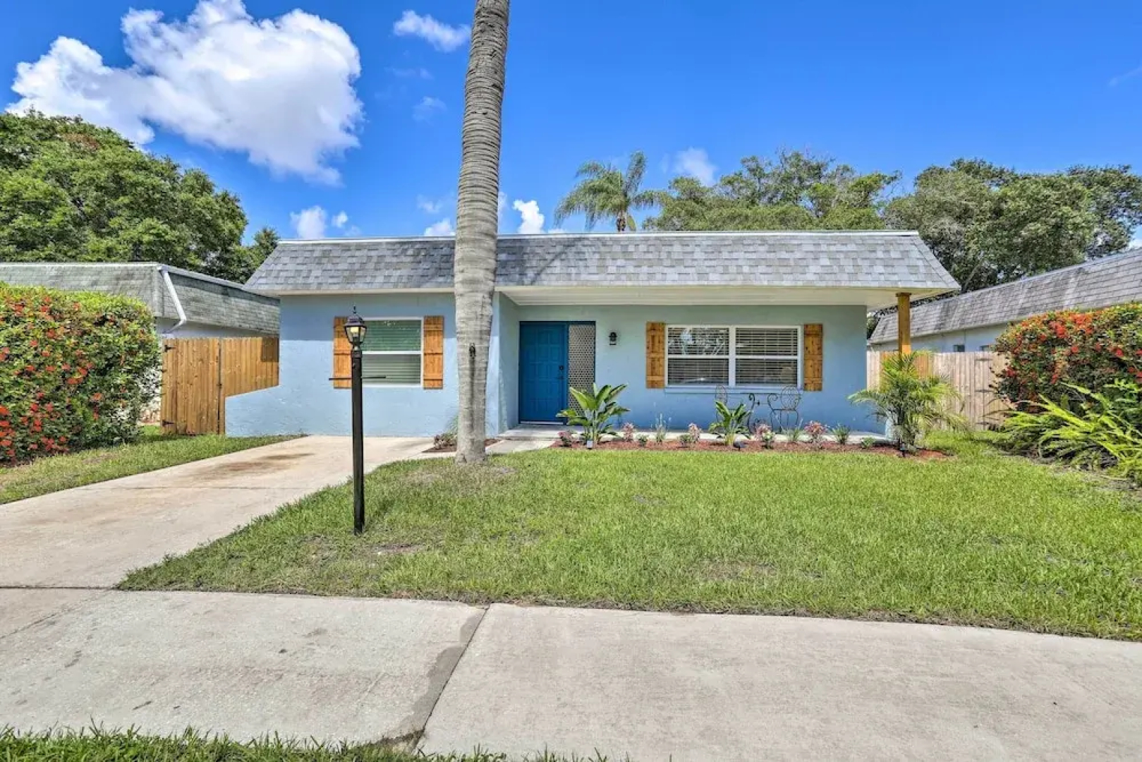 Breezy Largo Getaway - 5 Minutes to Beach!