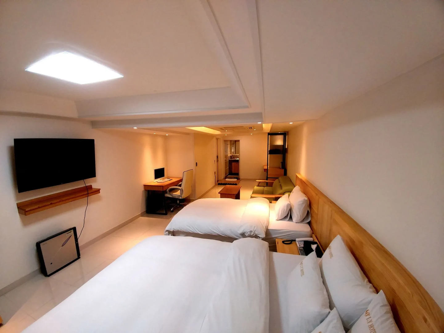 I.Y Hotel