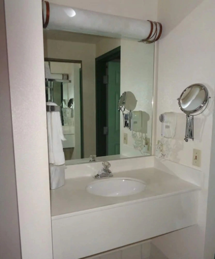 Allure Suites