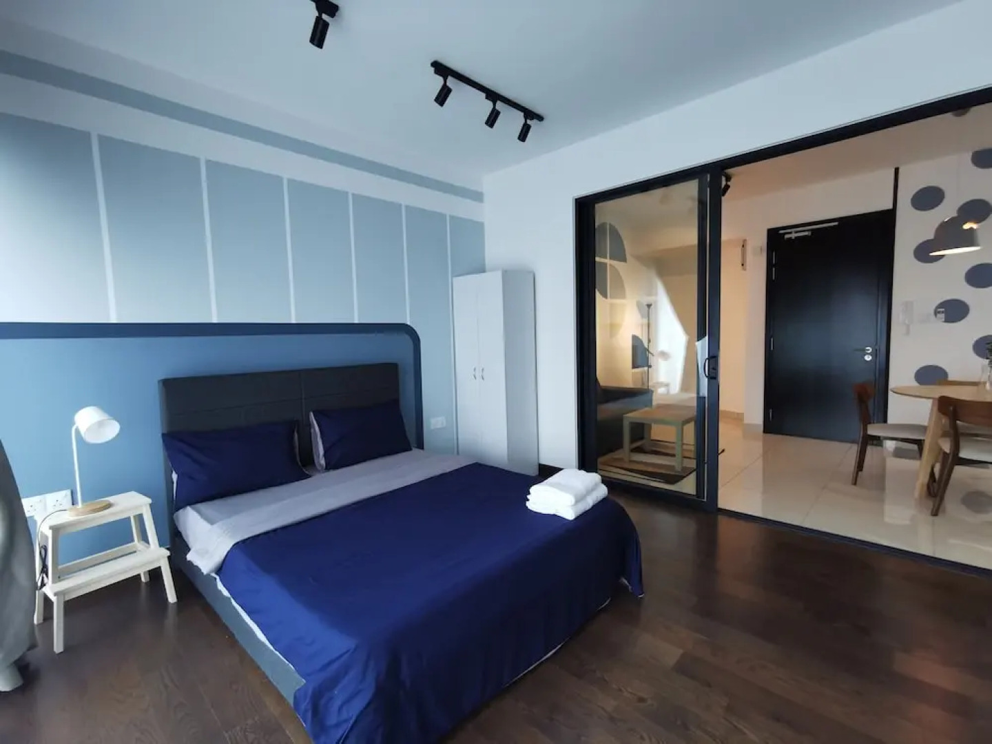 Almas Puteri Harbour by Oca Host