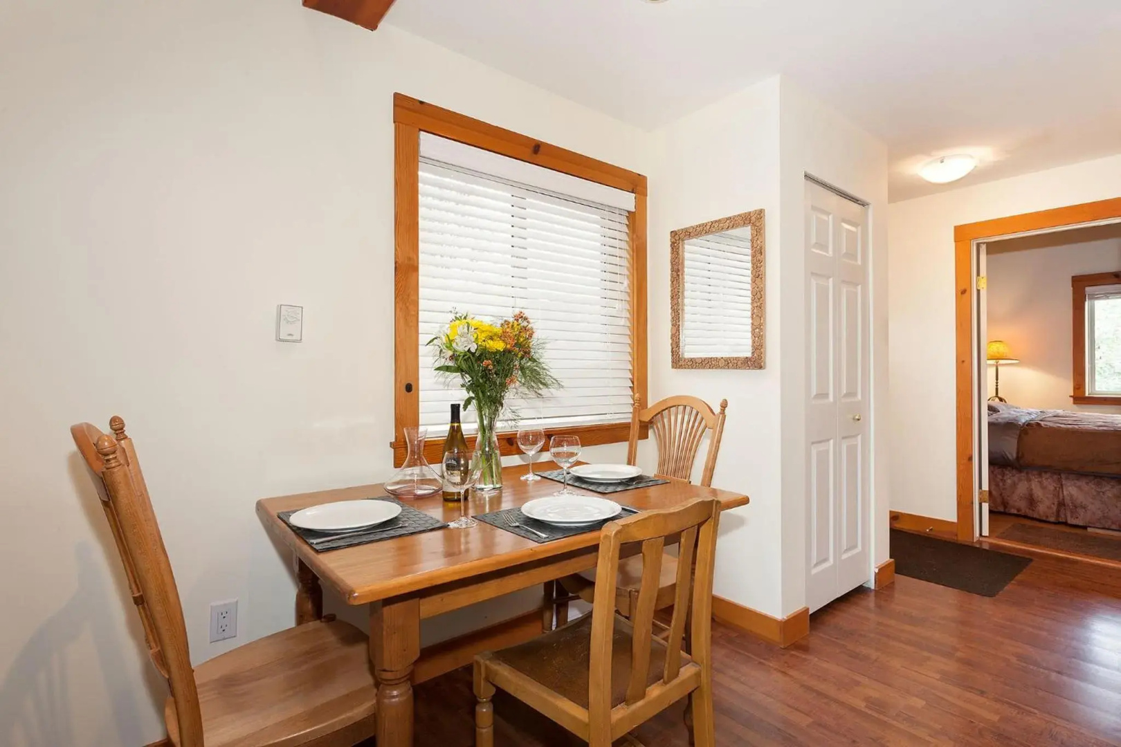 Pemberton Valley 1 bedroom unit WIFI cable TV free parking walk to Village