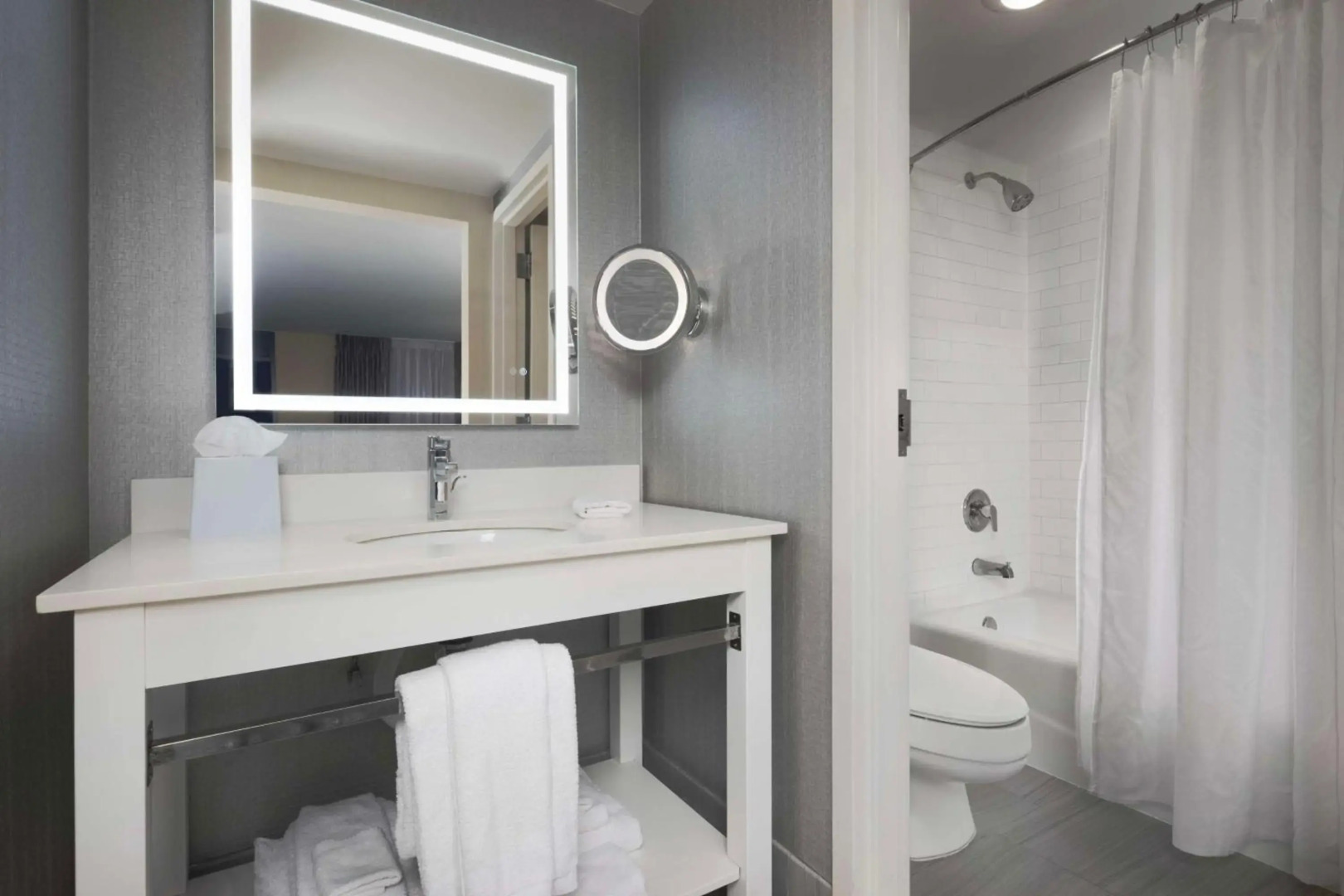 DoubleTree by Hilton Manhattan, KS