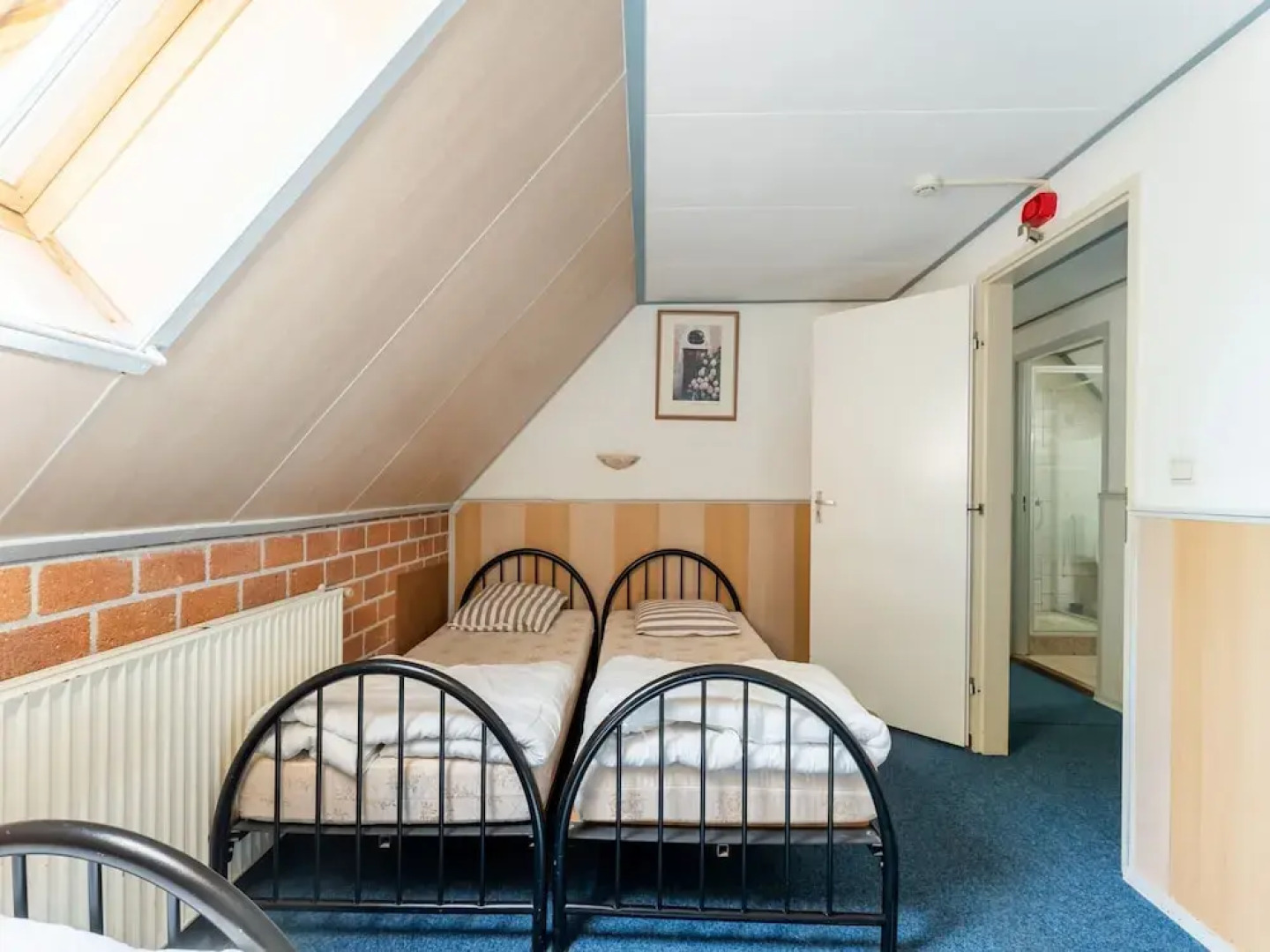 Attractive Farmhouse in Giethoorn With Garden