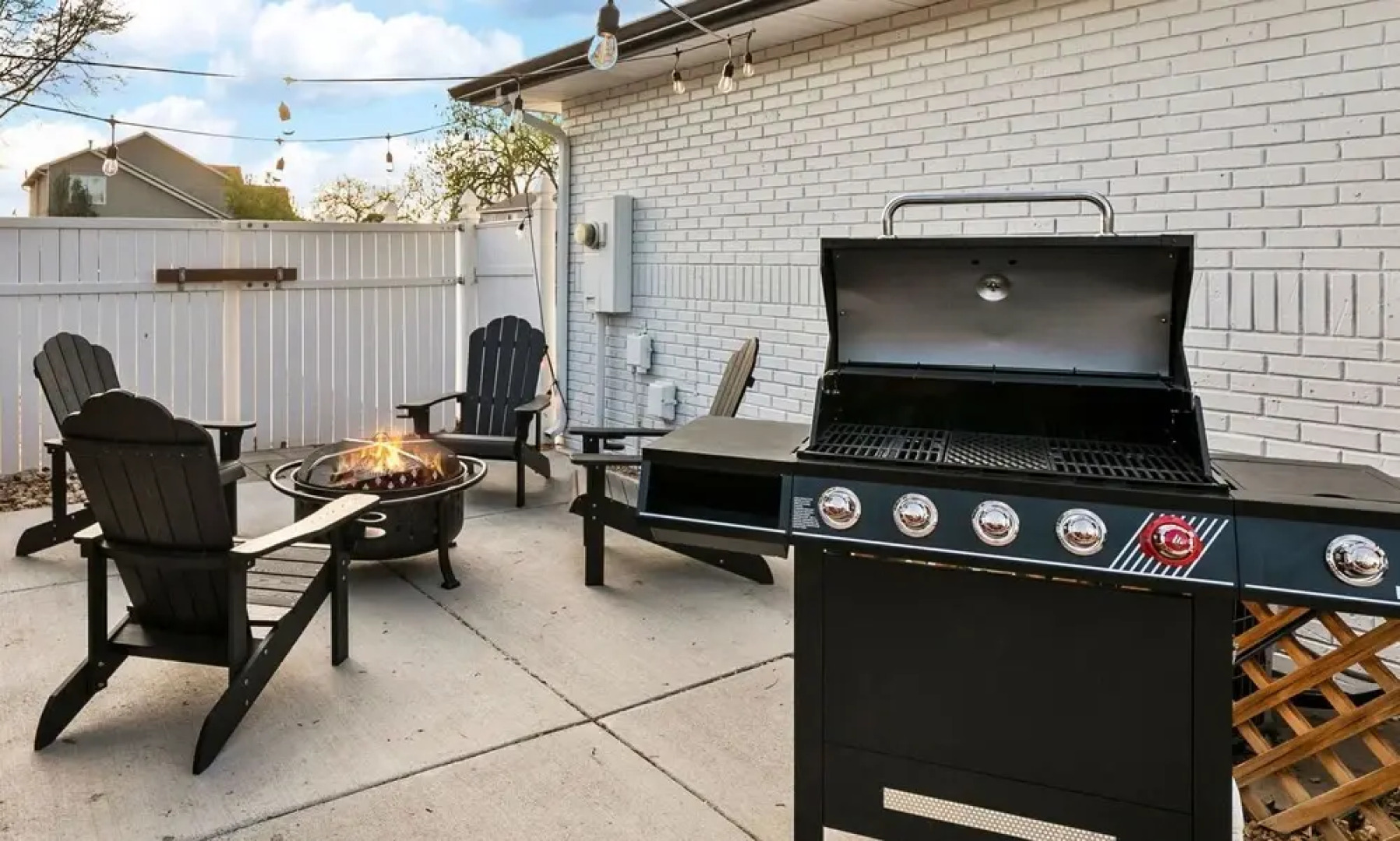 Scandinavian Chic – Hot Tub, Bikes and Lake Life!