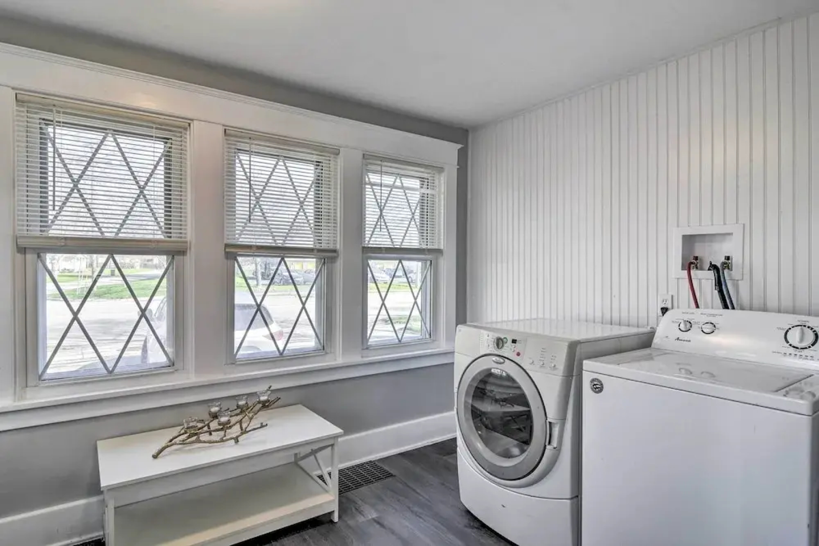 Dog-friendly Home ~ 14 Mi to Highmark Stadium