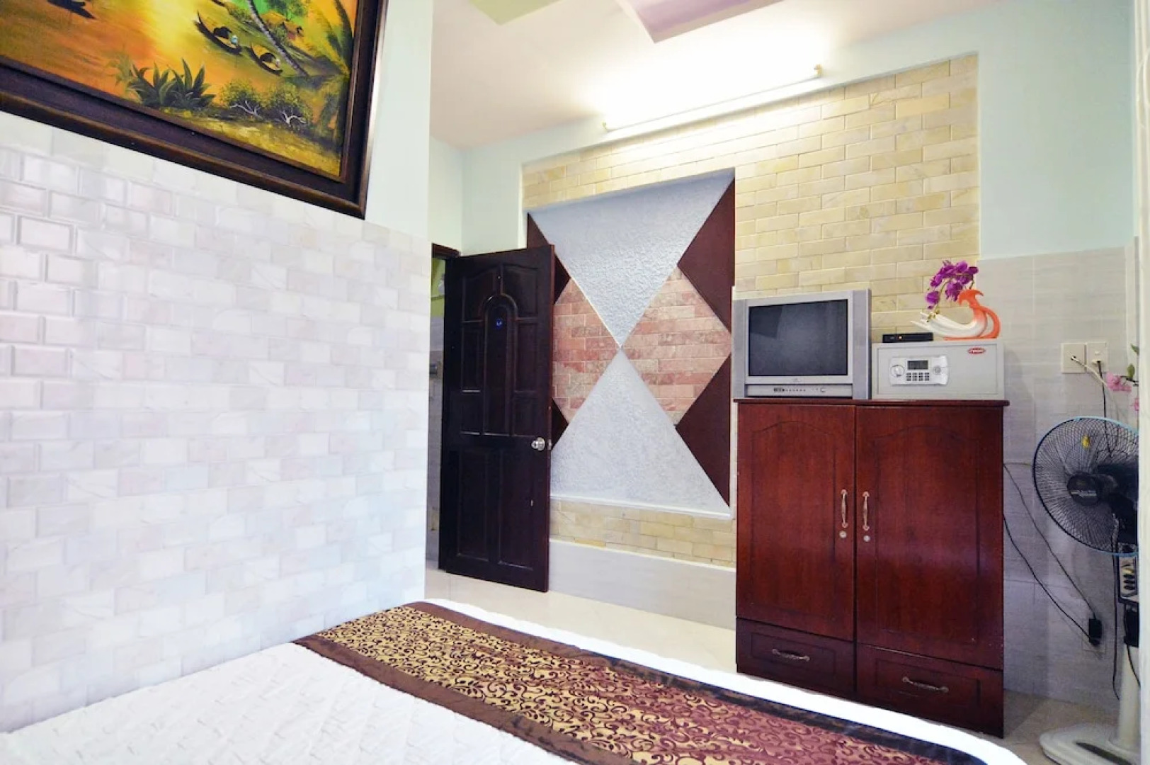 Lamenda Saigon Hotel