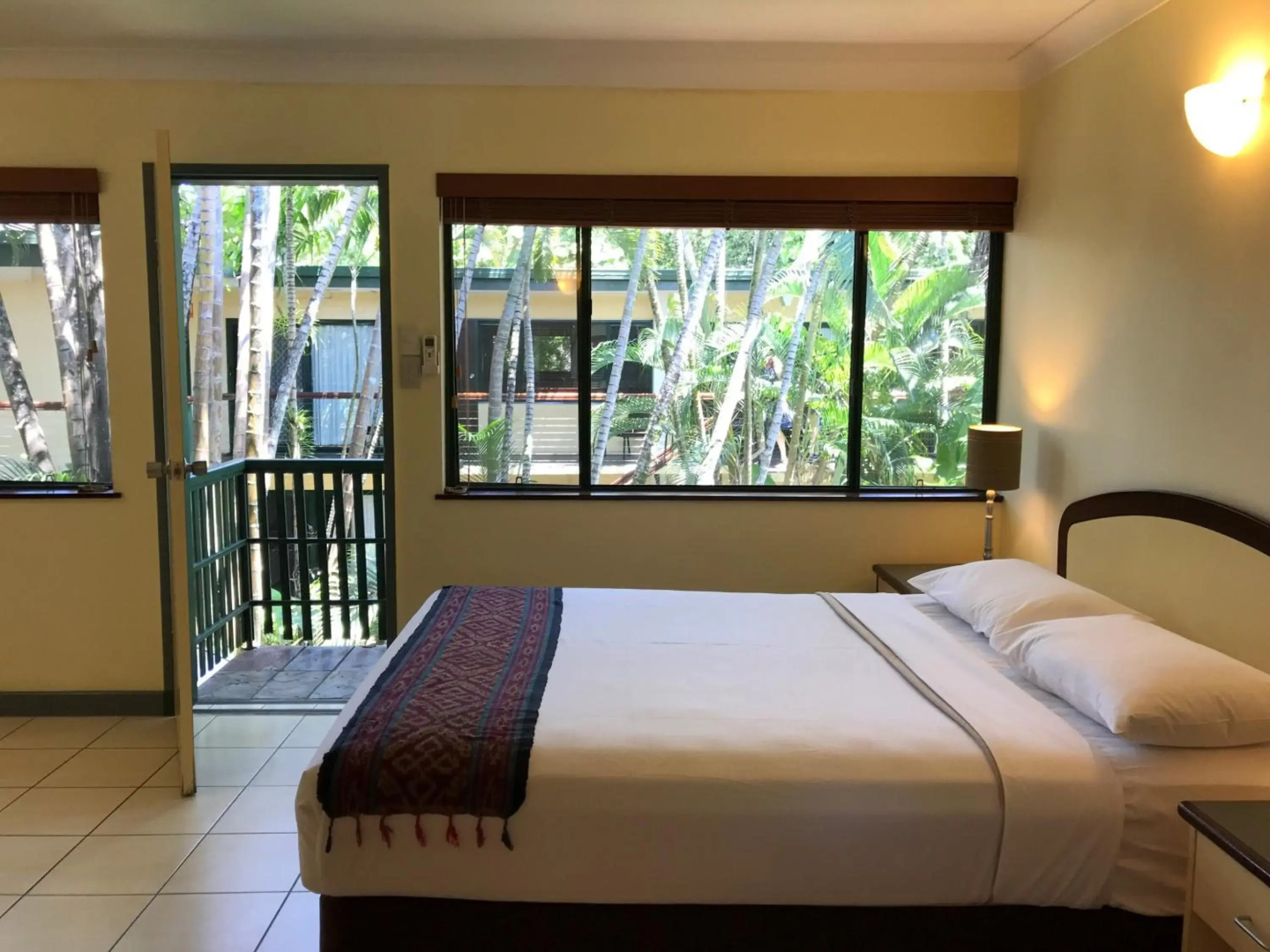 Bay Village Tropical Retreat & Apartments