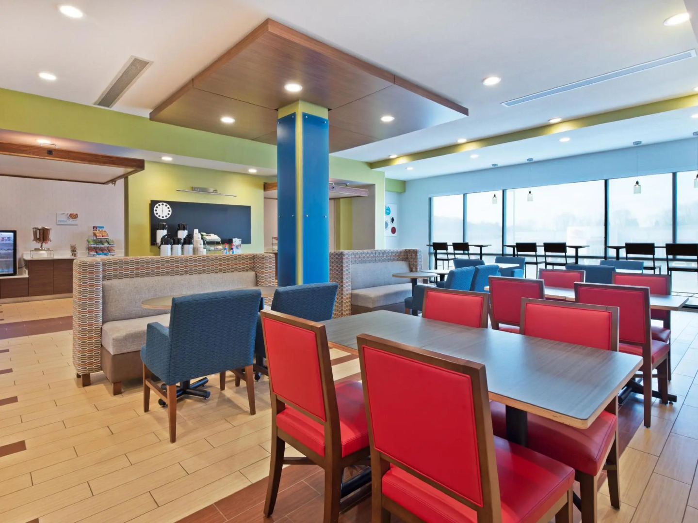 Holiday Inn Express & Suites Uniontown by IHG