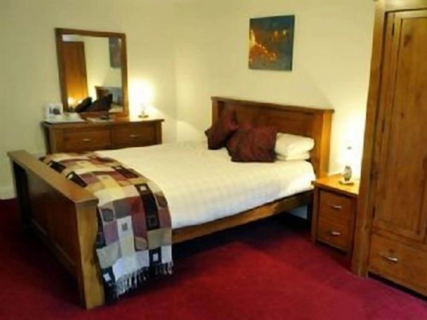 The Elphinstone Hotel