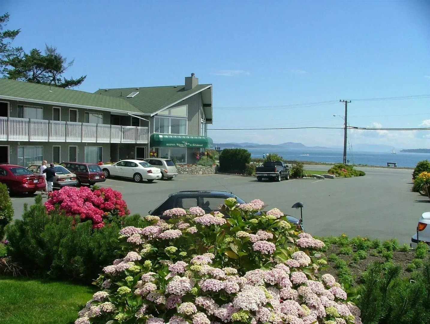 The Cedarwood Inn & Suites