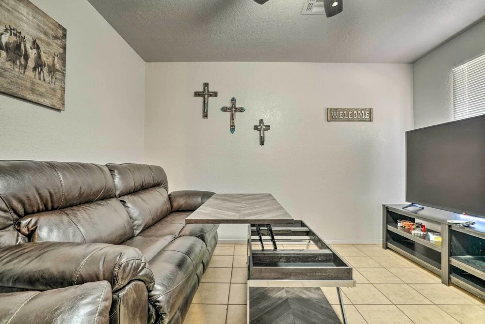 Cozy Las Cruces Apt on Pecan & Horse Farm!