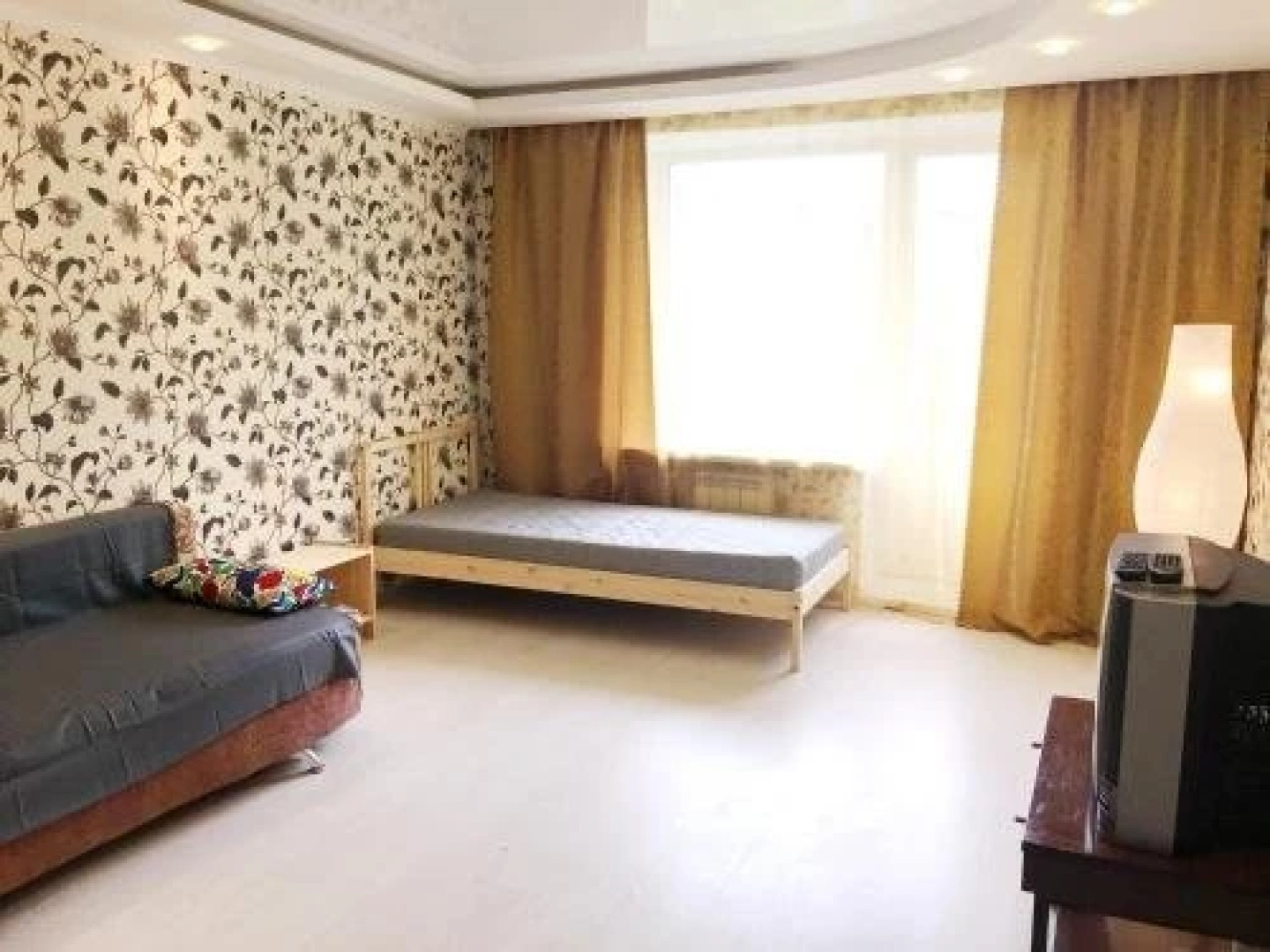 На Набережной