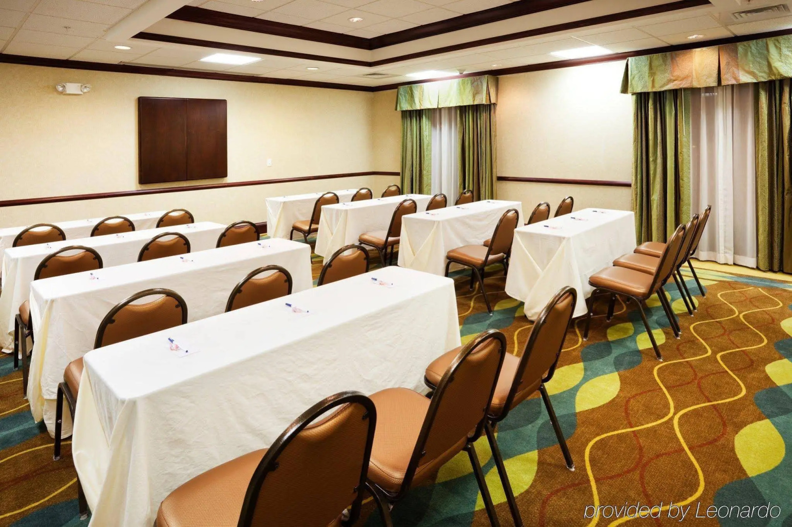 Holiday Inn Express & Suites Lebanon-Nashville Area by IHG