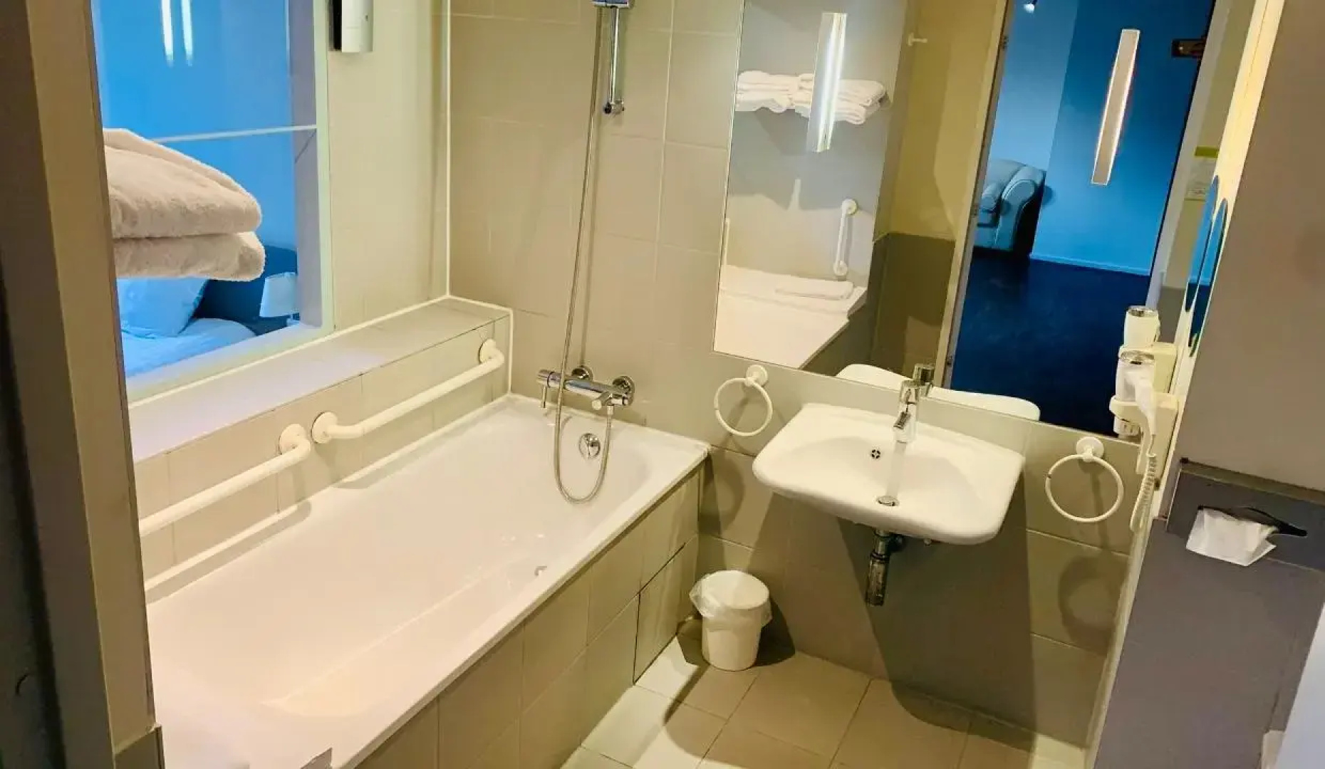 Standing Hotel Suites