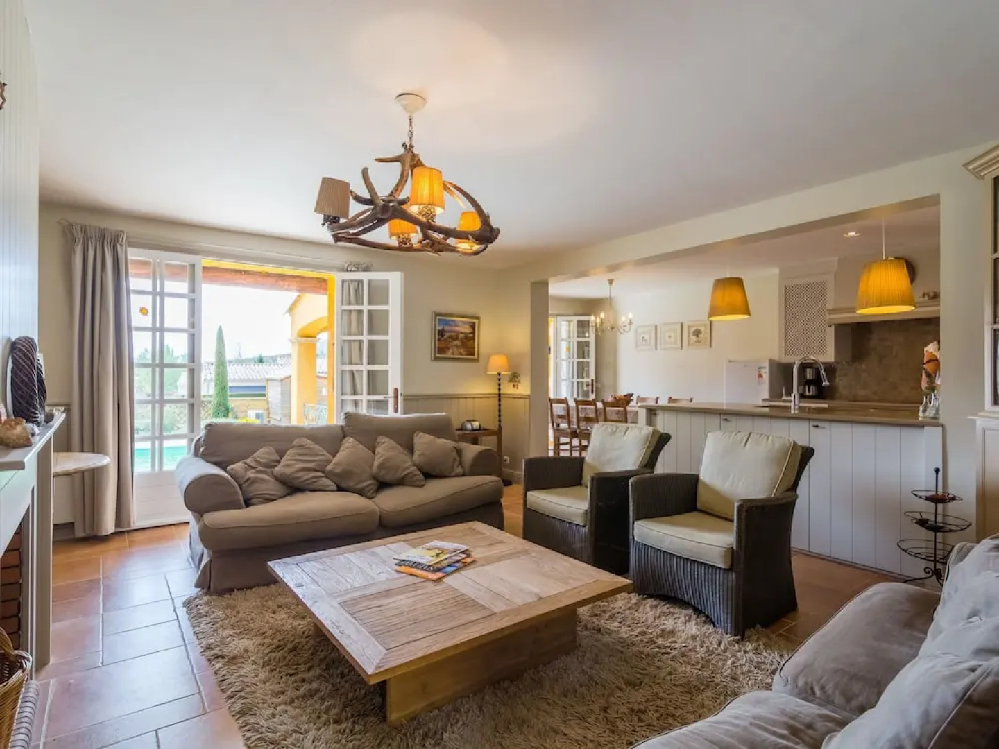 Beautiful, Spacious Villa With Private Swimming Pool Near Recreation Lake Lac de Castillion