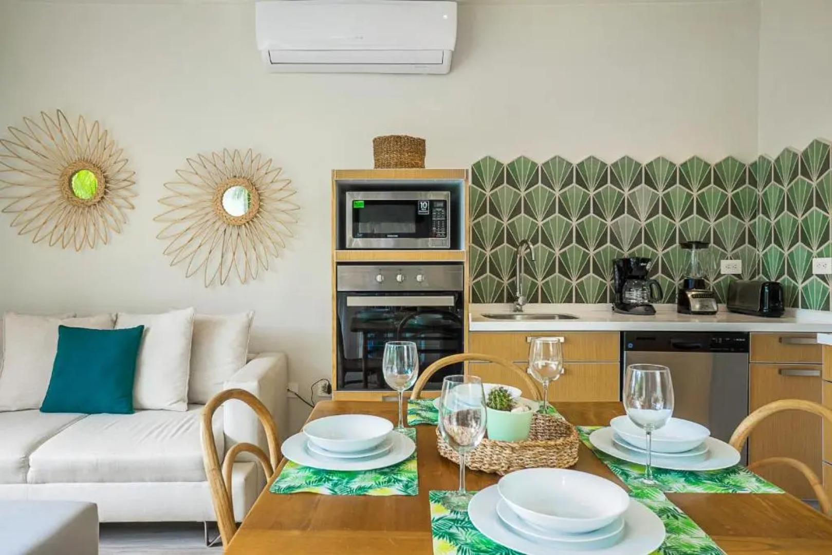 Private Canal Villa 10min to Beach