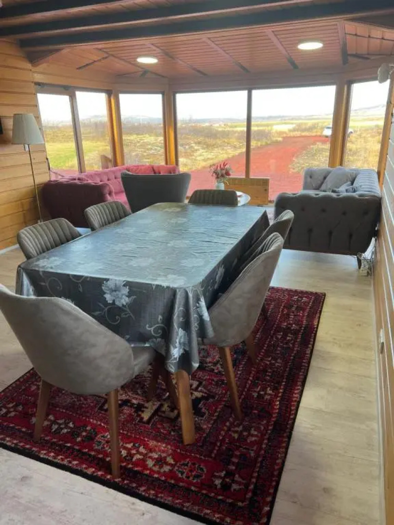 Large luxury Cabin On The Golden Circle Next To Kerið The Crater.