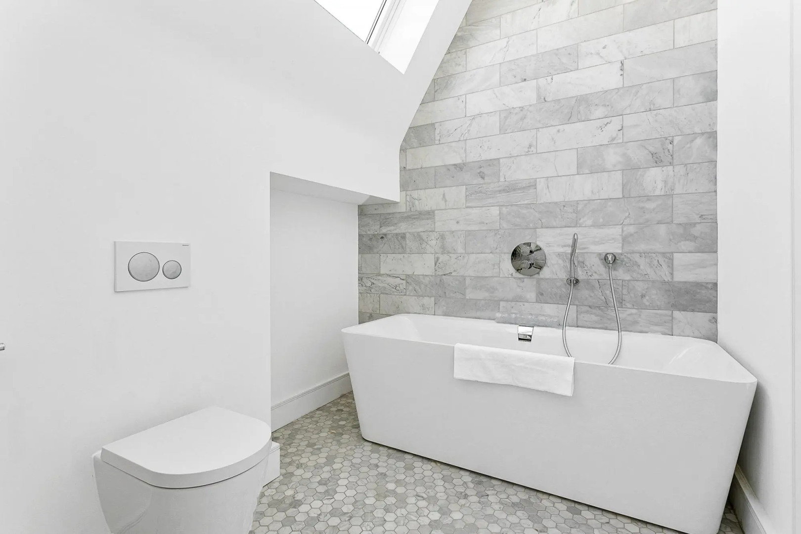 The Penthouse - With 360 Private Terrace Views of the Cathedral and Exeter City