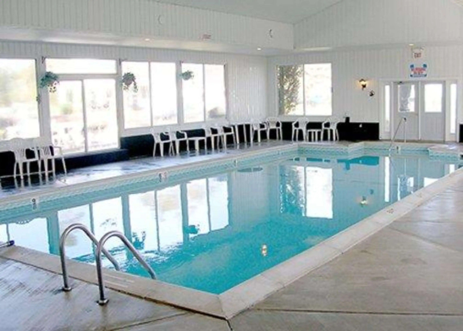 Quality Inn & Suites Mackinaw City Beachfront