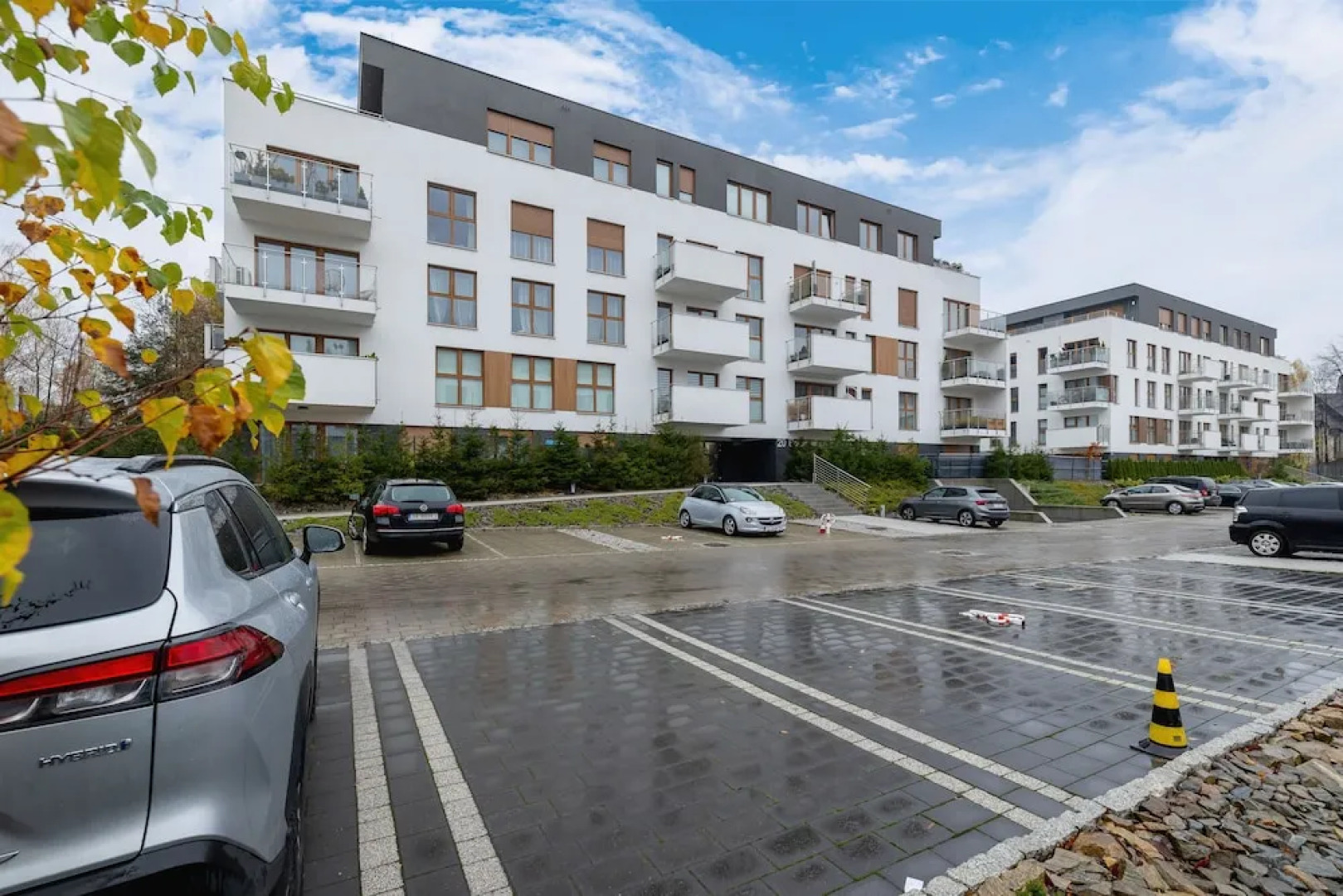 Stylish Apartment Bażantów by Renters